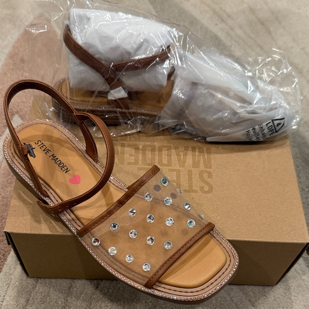 New Steve Madden Tan Sandals with Rhinestone Embellishments Big Kid Size 5